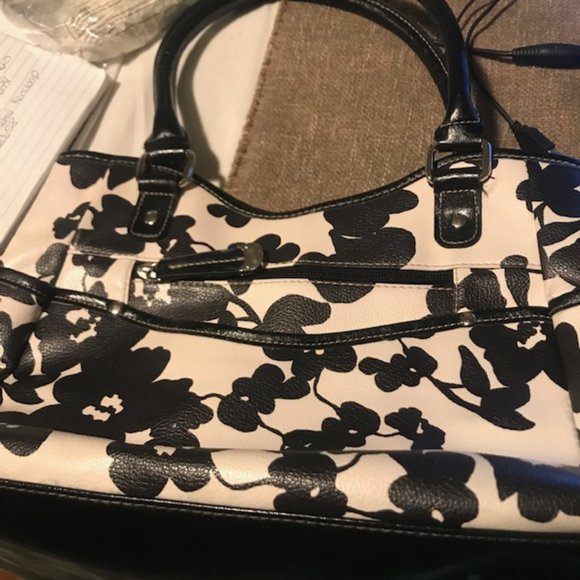 Croft and Barrow Black and White Flower Purse - Picture 1 of 5